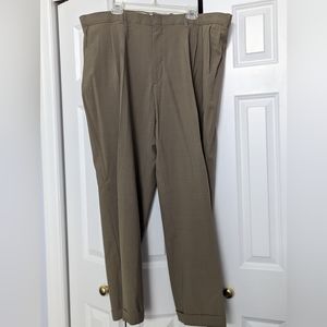 L.L Bean men's wool taupe pleated   pants size 44. 30.5 inseam